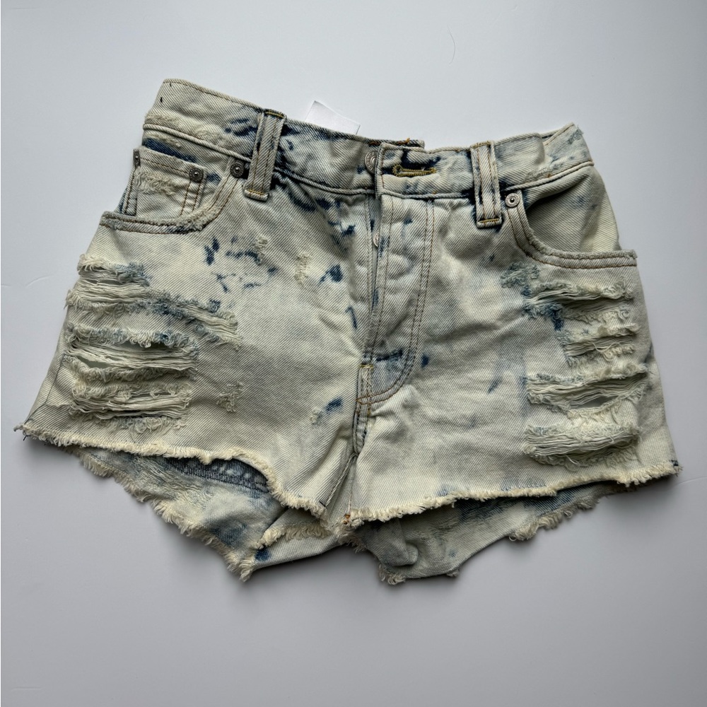 Aritzia Talulua Low Rise Shorts